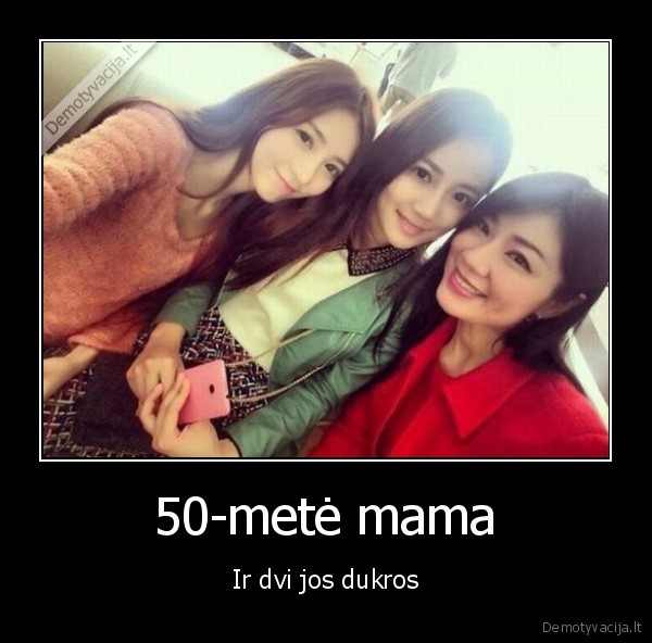 50-metė mama - Ir dvi jos dukros. 