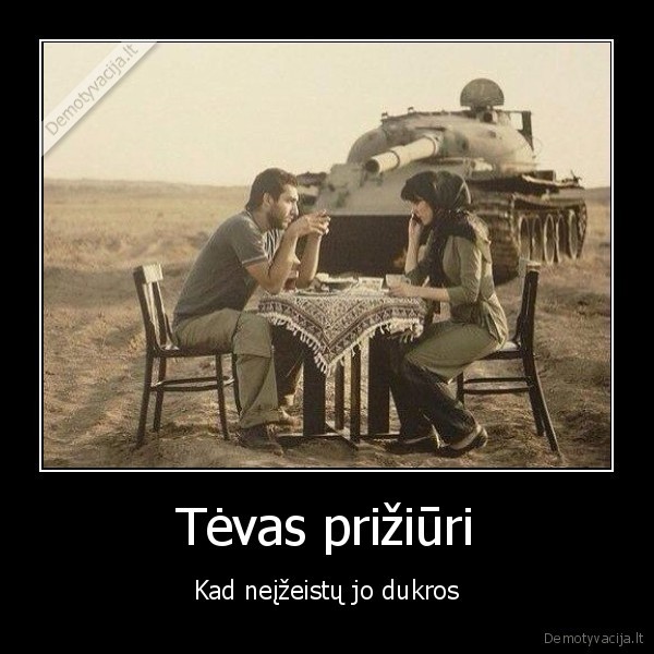 Tėvas prižiūri - Kad neįžeistų jo dukros. 